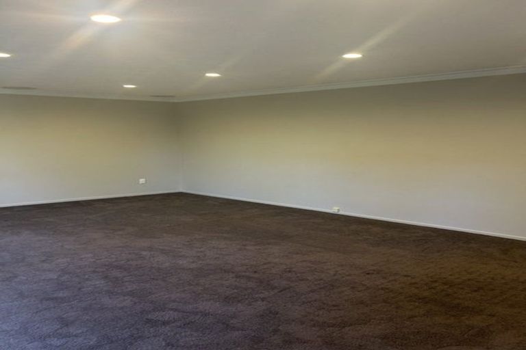 Photo of property in 34 Regency Crescent, Redwood, Christchurch, 8051