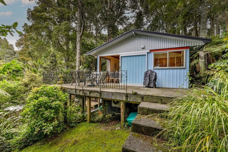 Photo of property in 25 Opou Road, Titirangi, Auckland, 0604