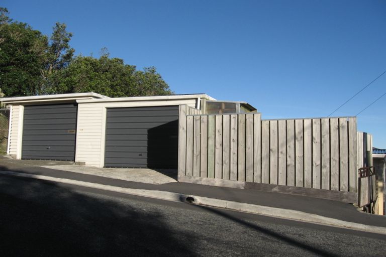 Photo of property in 44 Miles Crescent, Newlands, Wellington, 6037