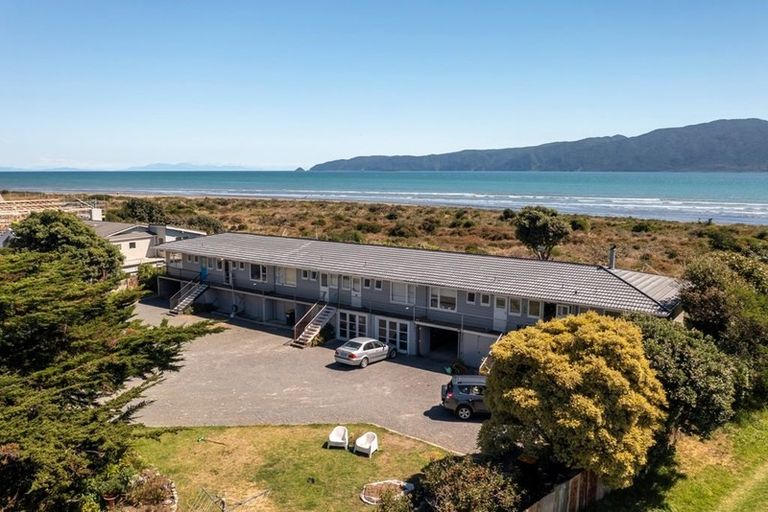Photo of property in 127-129 Manly Street, Paraparaumu Beach, Paraparaumu, 5032