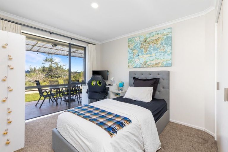 Photo of property in 72 Kittiwake Drive, Schnapper Rock, Auckland, 0632