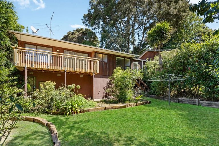 Photo of property in 1/8 Odette Road, Totara Vale, Auckland, 0629