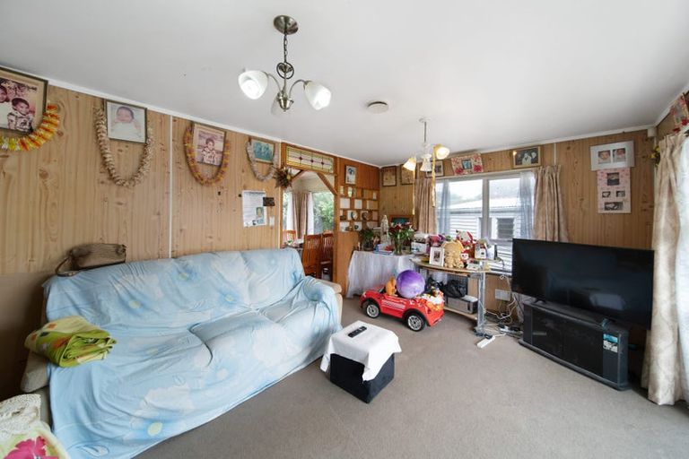 Photo of property in 15 Penderford Place, Mangere East, Auckland, 2024