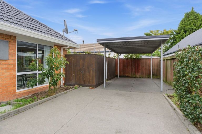 Photo of property in 7 Broadfell Avenue, Avonhead, Christchurch, 8042