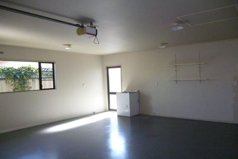 Photo of property in 2 Caulfield Place, Taradale, Napier, 4112