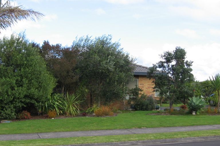 Photo of property in 7 Kath Hopper Drive, Orewa, 0931