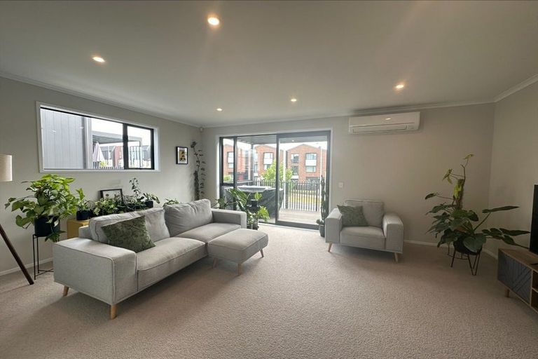 Photo of property in 5/2 Rangitamiro Place, Hobsonville, Auckland, 0616