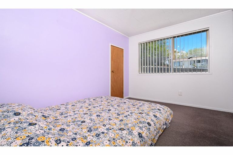 Photo of property in 26 Solar Road, Glen Eden, Auckland, 0602