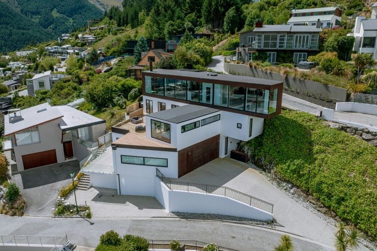 Photo of property in 32 Edinburgh Drive, Queenstown, 9300
