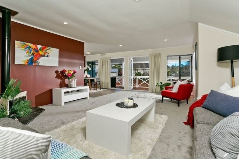 Photo of property in 12 Sunward Rise, Glenfield, Auckland, 0629