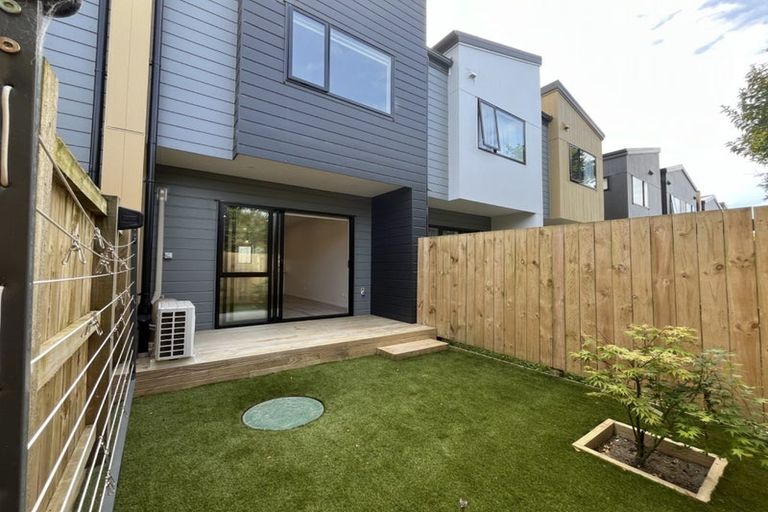 Photo of property in 7/241 Don Buck Road, Massey, Auckland, 0614