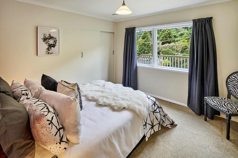 Photo of property in 24 Elmslie Road, Pinehaven, Upper Hutt, 5019