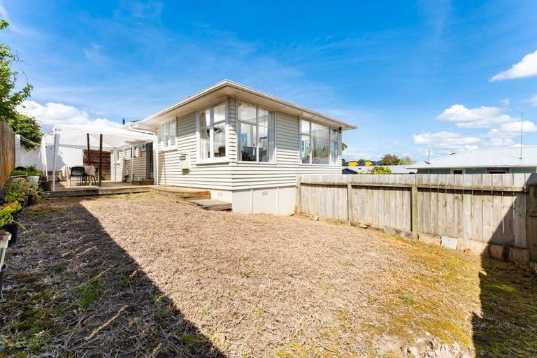 Photo of property in 8a Harrington Road, Henderson, Auckland, 0610
