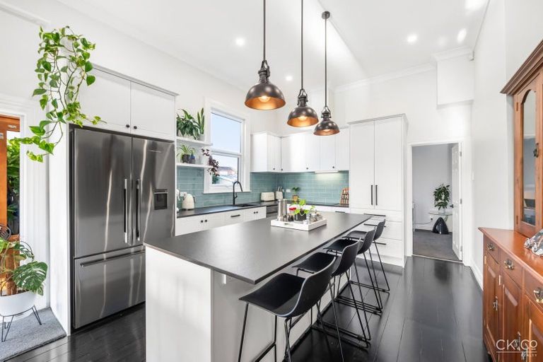 Photo of property in 82 Knights Road, Hutt Central, Lower Hutt, 5010