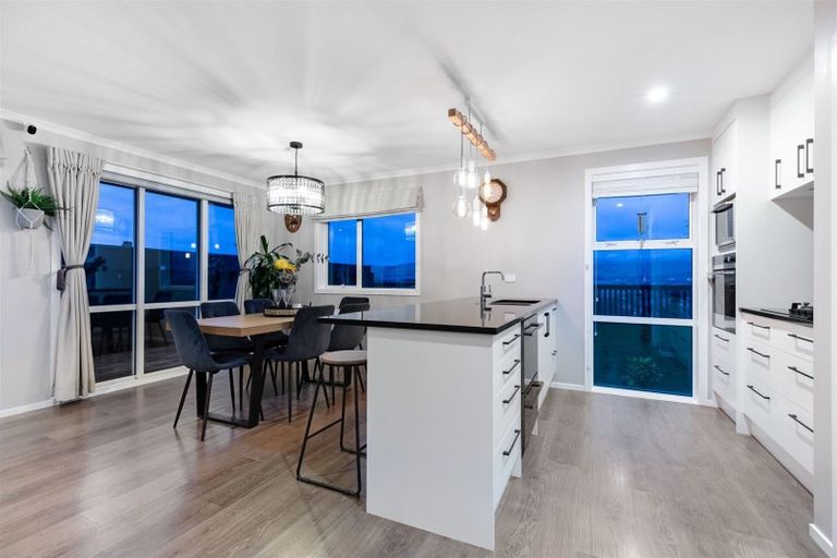 Photo of property in 11 Rotorua Grove, Aotea, Porirua, 5024