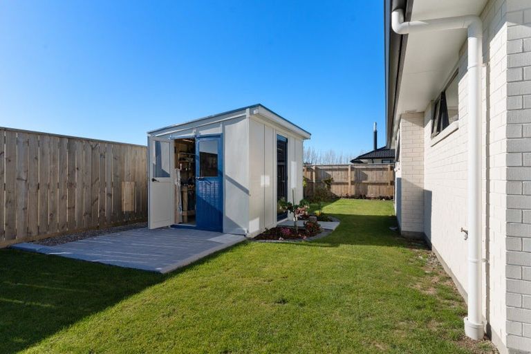Photo of property in 6 Georgina Beyer Way, Carterton, 5713