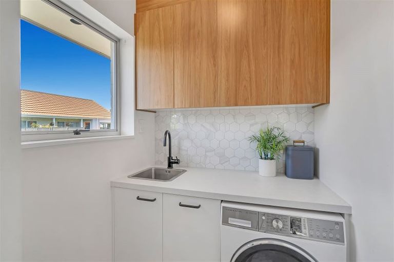 Photo of property in 102 Veitches Road, Casebrook, Christchurch, 8051