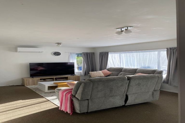 Photo of property in 5 Celeste Place, Totara Vale, Auckland, 0627