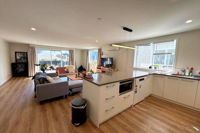 Photo of property in 2/239 Adelaide Road, Newtown, Wellington, 6021