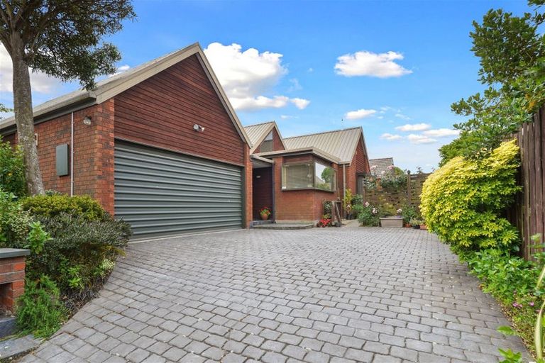 Photo of property in 2/6 Cricklewood Place, Avonhead, Christchurch, 8042