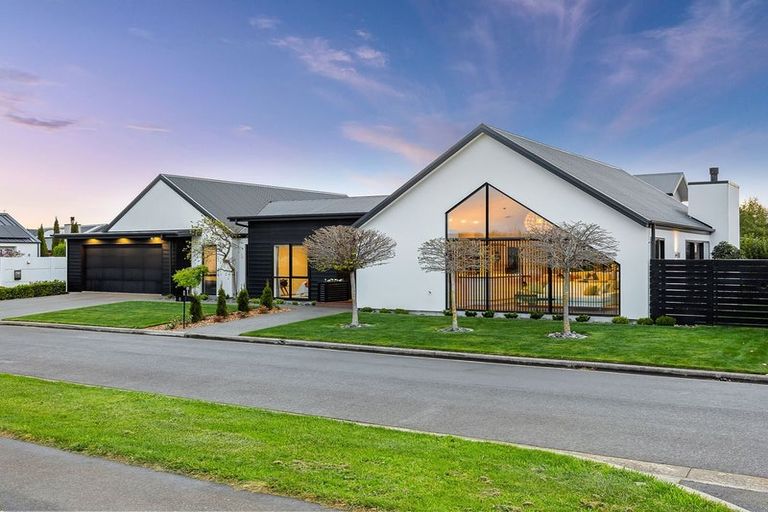 Photo of property in 6 Waitikiri Square, Parklands, Christchurch, 8083