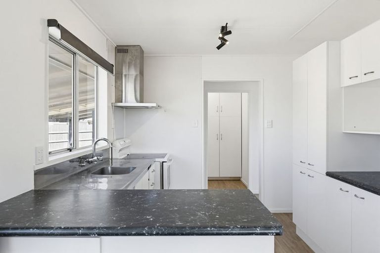 Photo of property in 26 Cumberland Place, Kelvin Grove, Palmerston North, 4414