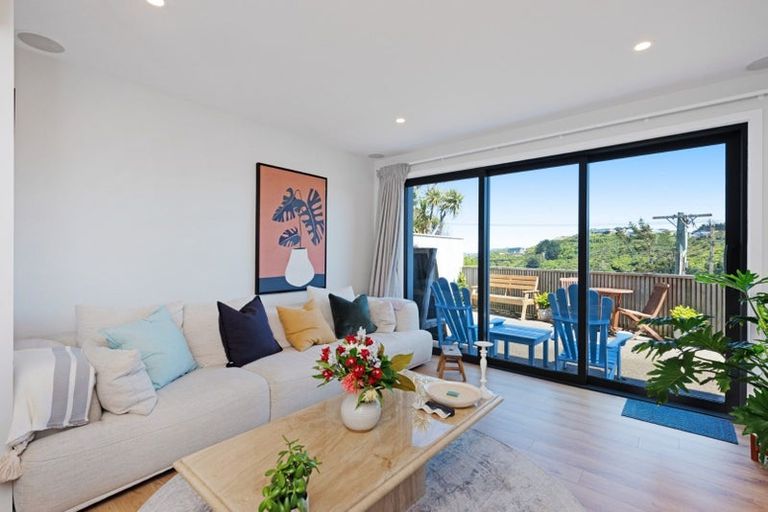 Photo of property in 19 Miles Crescent, Newlands, Wellington, 6037