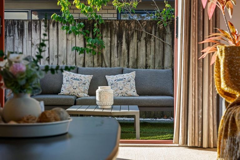 Photo of property in 90a Colwill Road, Massey, Auckland, 0614