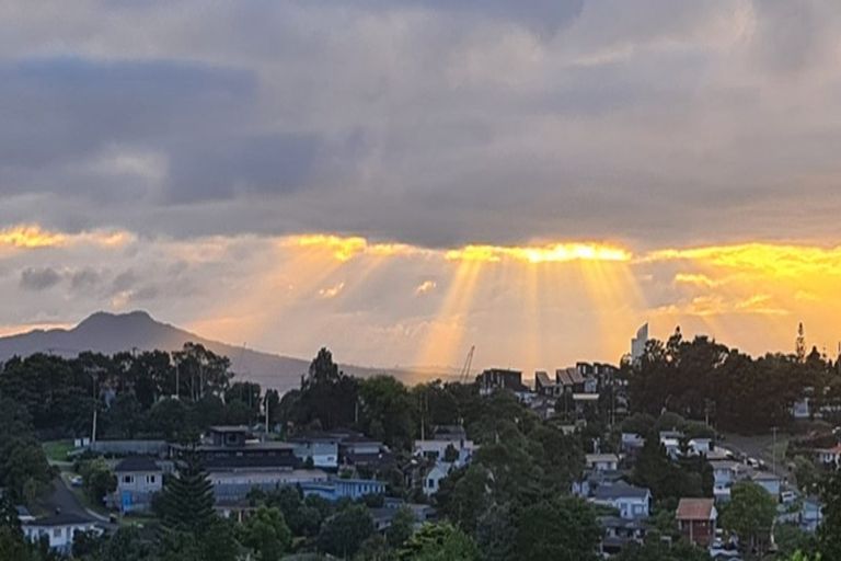 Photo of property in 2/50 Manuka Road, Glenfield, Auckland, 0629