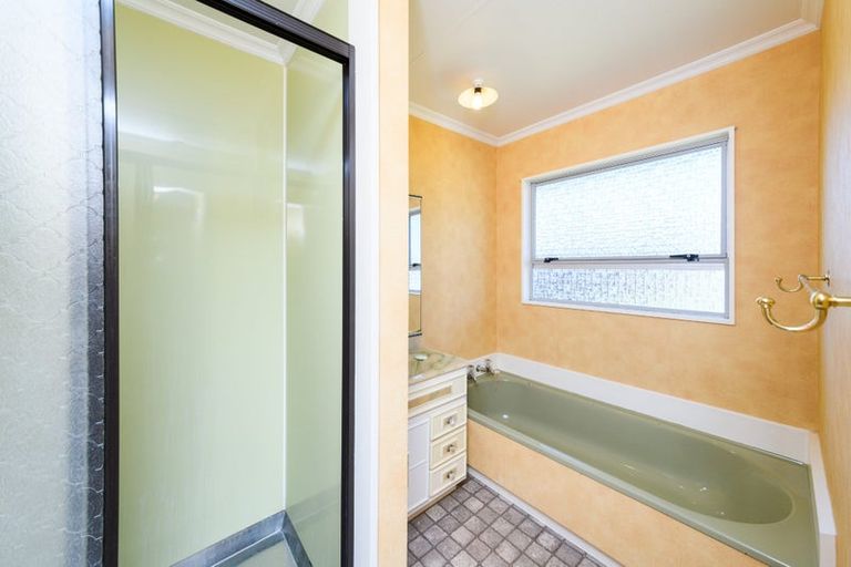 Photo of property in 46 Hillcrest Drive, Kelvin Grove, Palmerston North, 4414