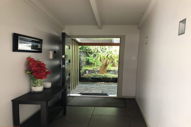 Photo of property in 4 Manutara Avenue, Forrest Hill, Auckland, 0620