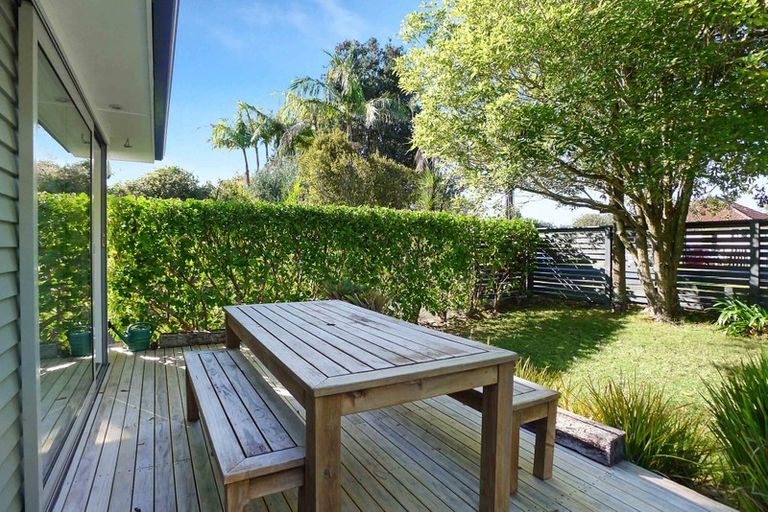 Photo of property in 32 Queen Mary Avenue, New Lynn, Auckland, 0600