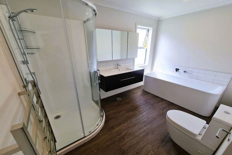 Photo of property in 16 Bluff Road, Kenepuru, Porirua, 5022