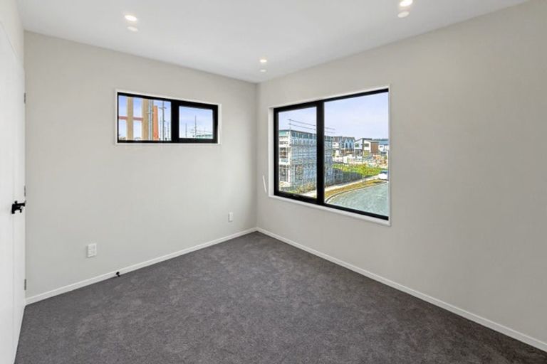 Photo of property in 43 Picnic Point Road, Hobsonville, Auckland, 0616