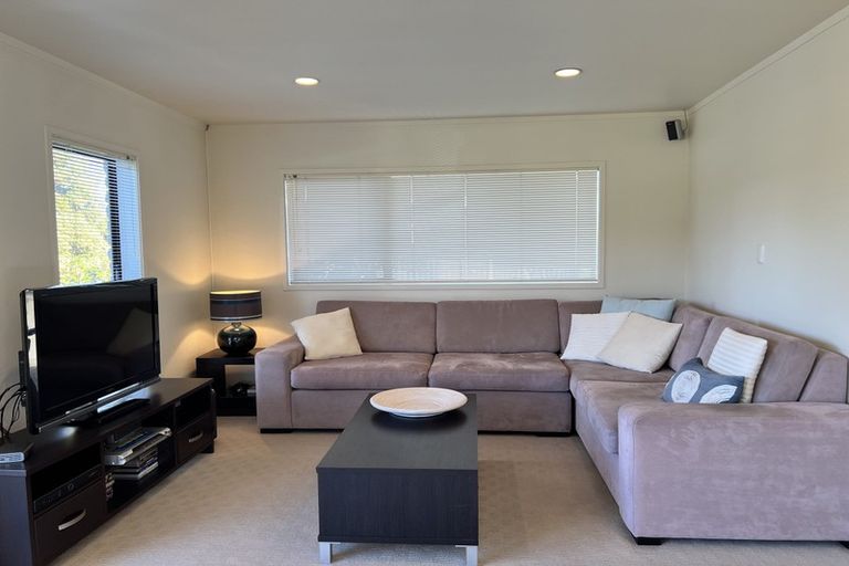 Photo of property in 119 Chelsea View Drive, Chatswood, Auckland, 0626