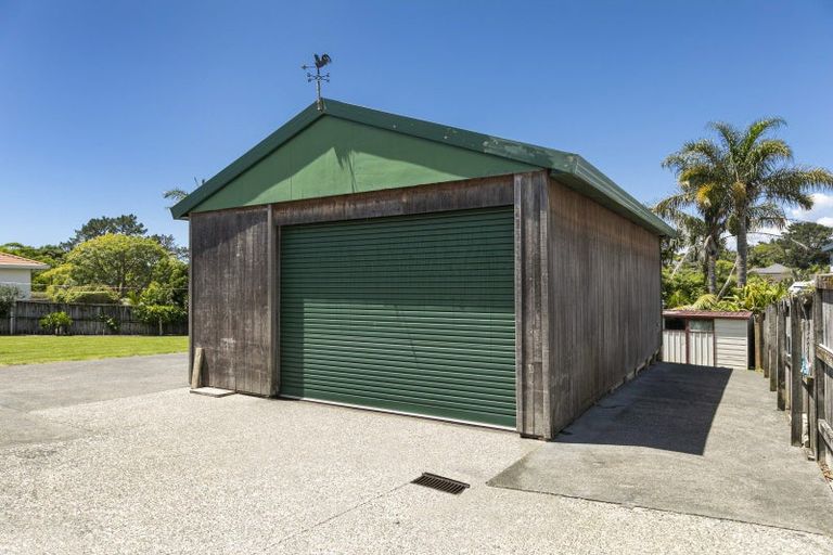 Photo of property in 11 Windfall Grove, Greenhithe, Auckland, 0632