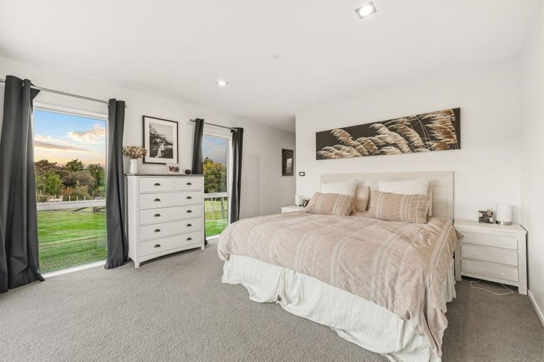 Photo of property in 1 Ngaire Close, Wainui, Silverdale, 0994