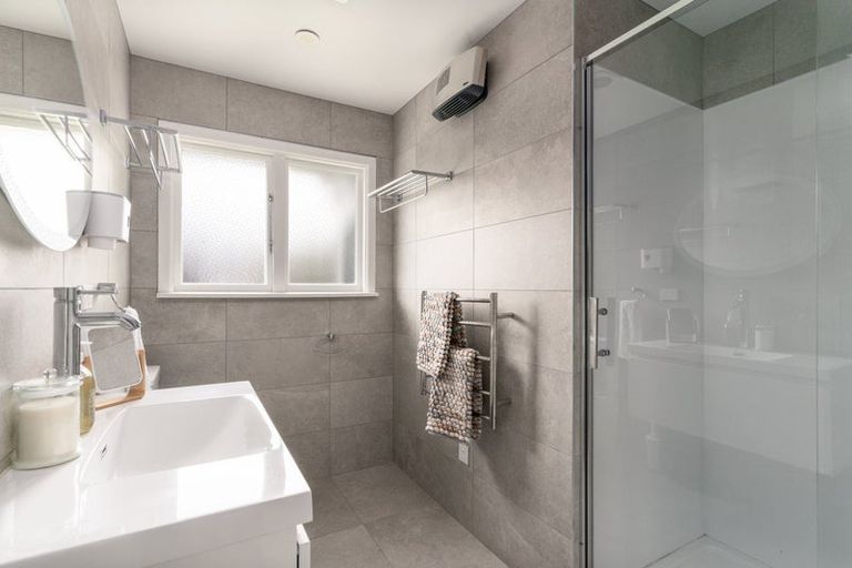 Photo of property in 4 Wadeley Road, Ilam, Christchurch, 8041