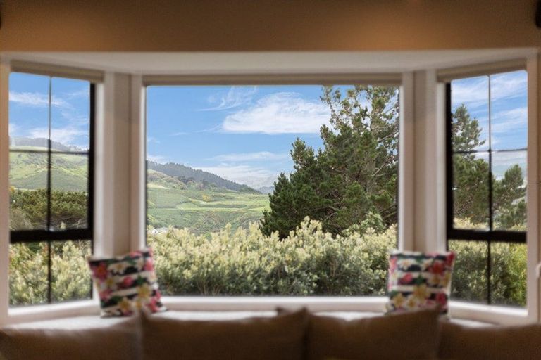 Photo of property in 1 Underwood Way, Churton Park, Wellington, 6037