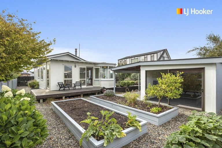 Photo of property in 64 Royal Crescent, Saint Kilda, Dunedin, 9012