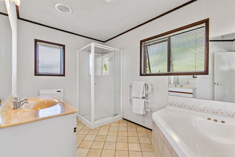Photo of property in 73a Island Bay Road, Beach Haven, Auckland, 0626
