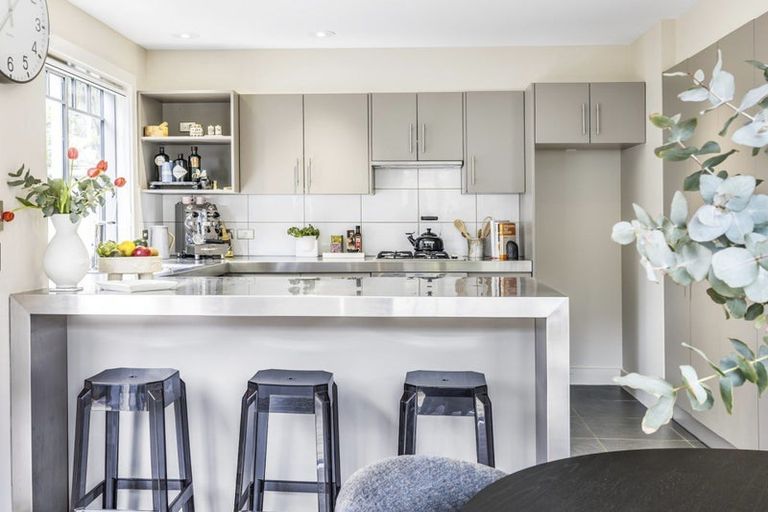 Photo of property in 41 Forres Street, Seatoun, Wellington, 6022