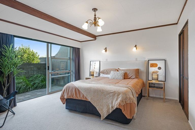 Photo of property in 2 Budleigh Street, Frankleigh Park, New Plymouth, 4310