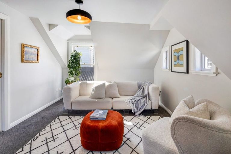 Photo of property in 15 Selwyn Terrace, Thorndon, Wellington, 6011