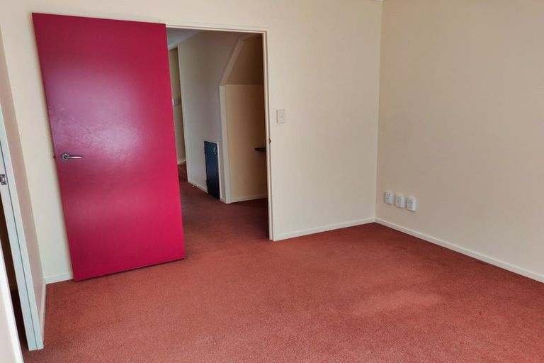 Photo of property in 8/3 Kelvin Grove, Te Aro, Wellington, 6011