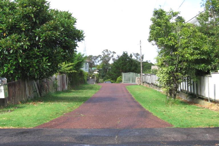 Photo of property in 17 Meadow Crescent, Te Atatu South, Auckland, 0602