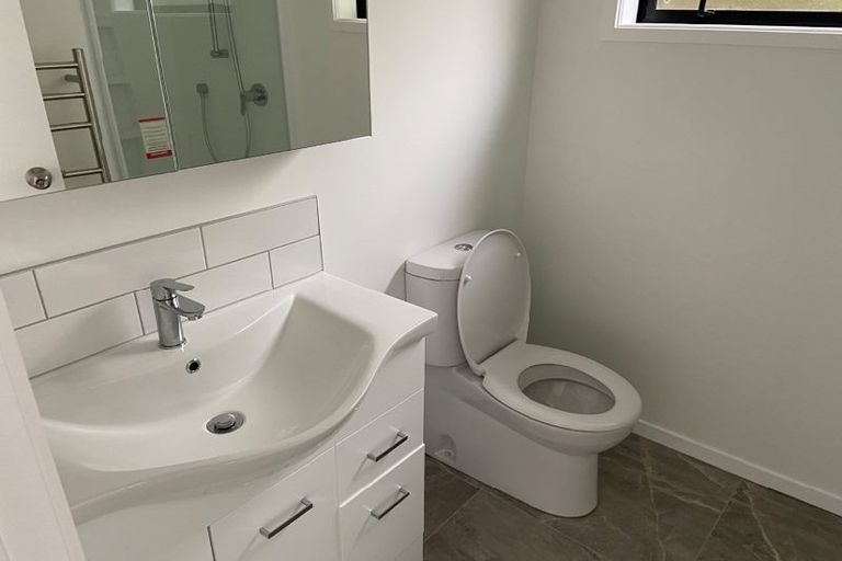 Photo of property in 52 Solar Road, Glen Eden, Auckland, 0602