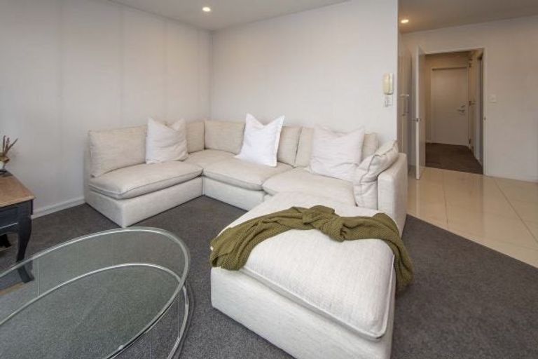 Photo of property in 2/318 Barbadoes Street, Christchurch Central, Christchurch, 8011