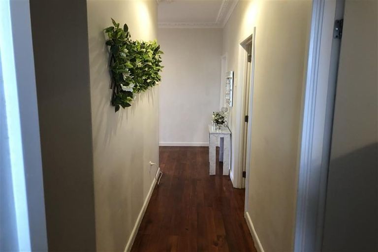 Photo of property in 4/2 Godley Road, Green Bay, Auckland, 0604