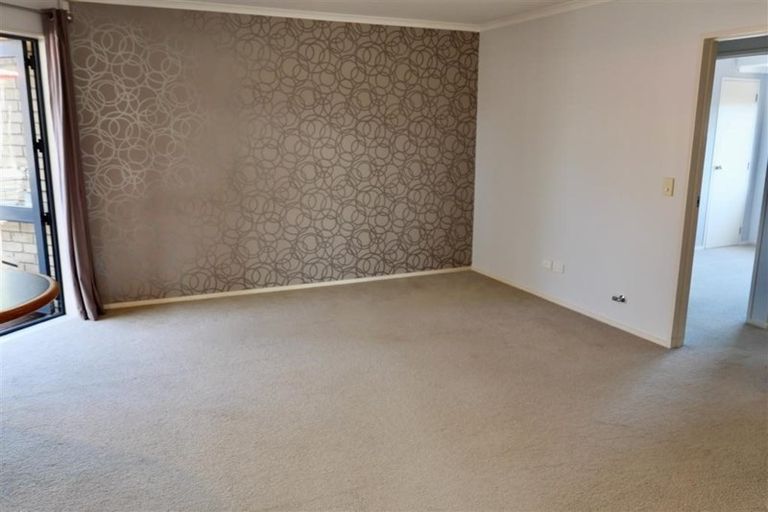 Photo of property in 11 Cognac Place, Henderson, Auckland, 0612